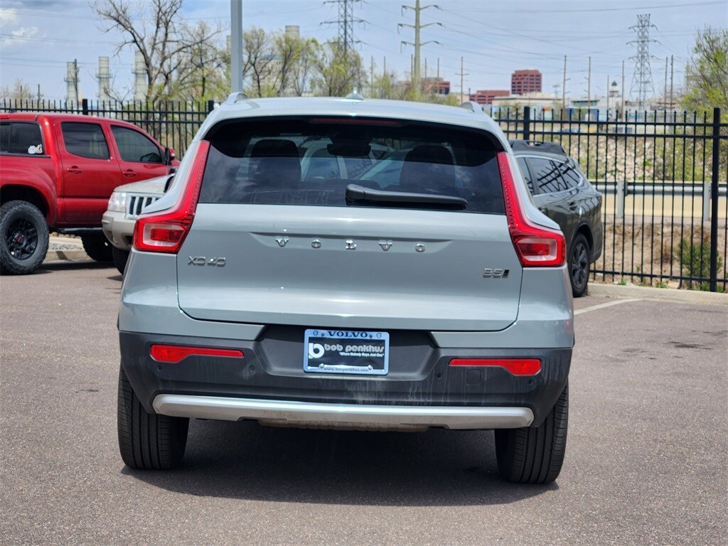 2025 Volvo XC40 Core photo 4