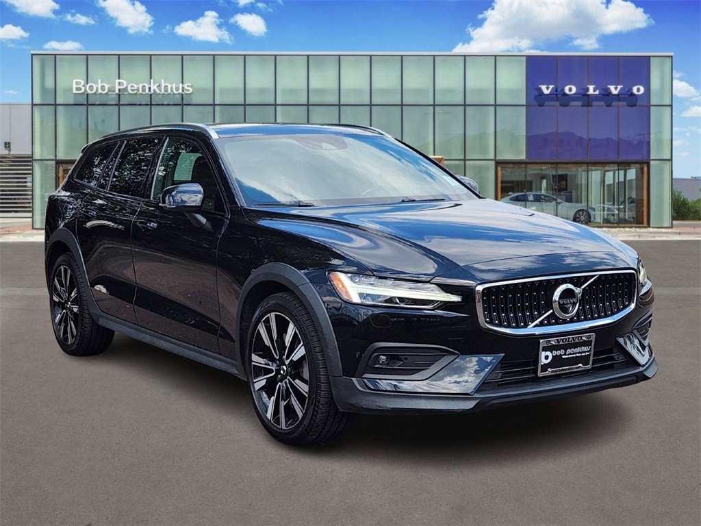 2022 Volvo V60 Cross Country T5