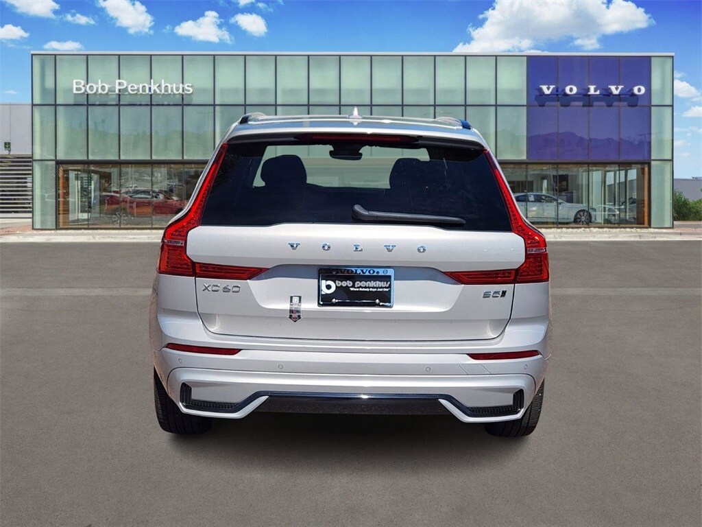 2025 Volvo XC60 B5 Plus photo 4