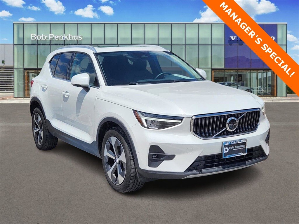 2025 Volvo XC40 B5 Plus Bright Theme