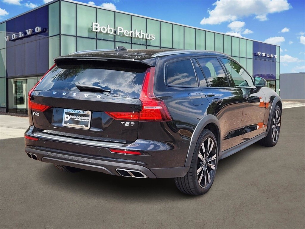2022 Volvo V60 Cross Country T5 photo 2