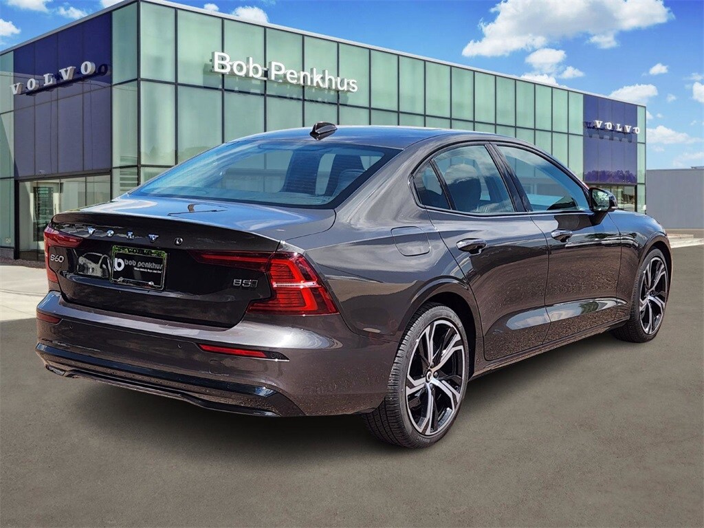 2025 Volvo S60 B5 AWD Core photo 3