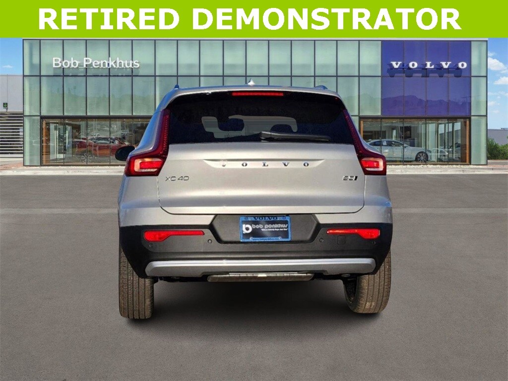 2025 Volvo XC40 Plus photo 4