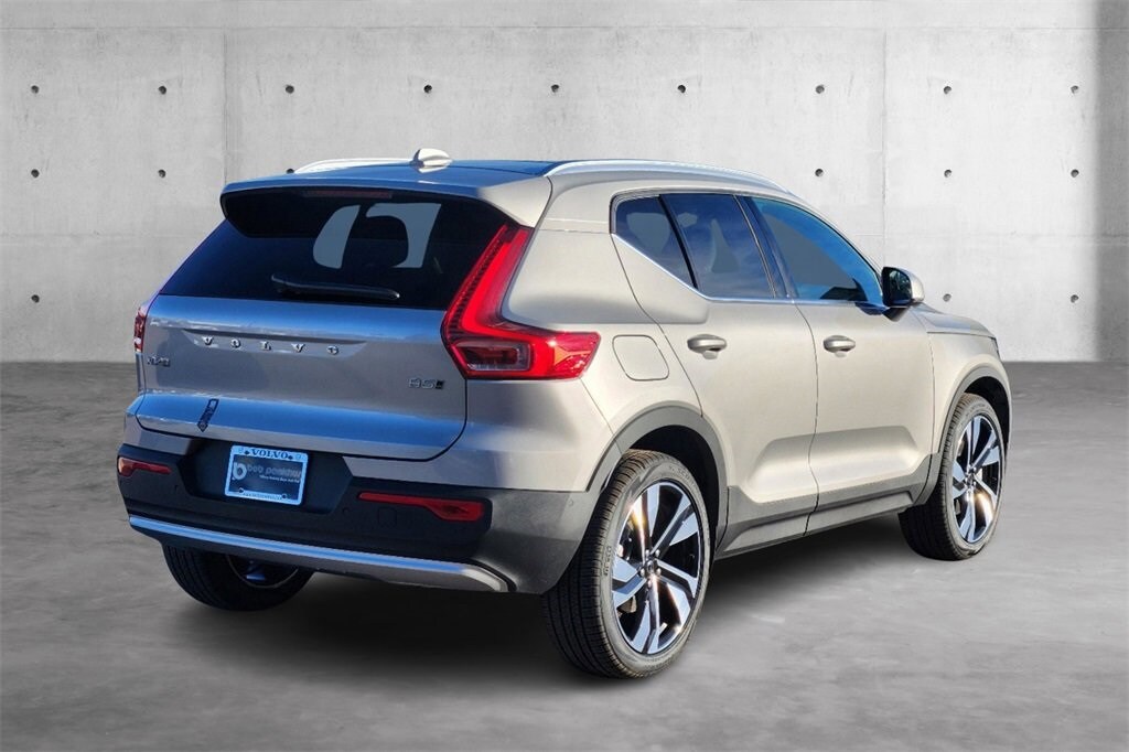 2025 Volvo XC40 Plus photo 3