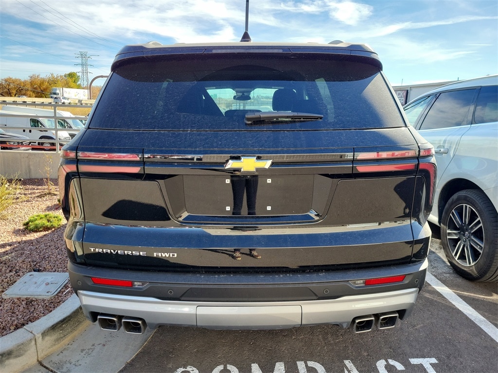 2025 Chevrolet Traverse photo 4
