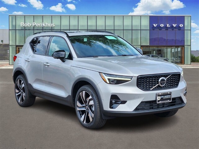 2025 Volvo XC40 B5 Ultra Dark Theme SUV