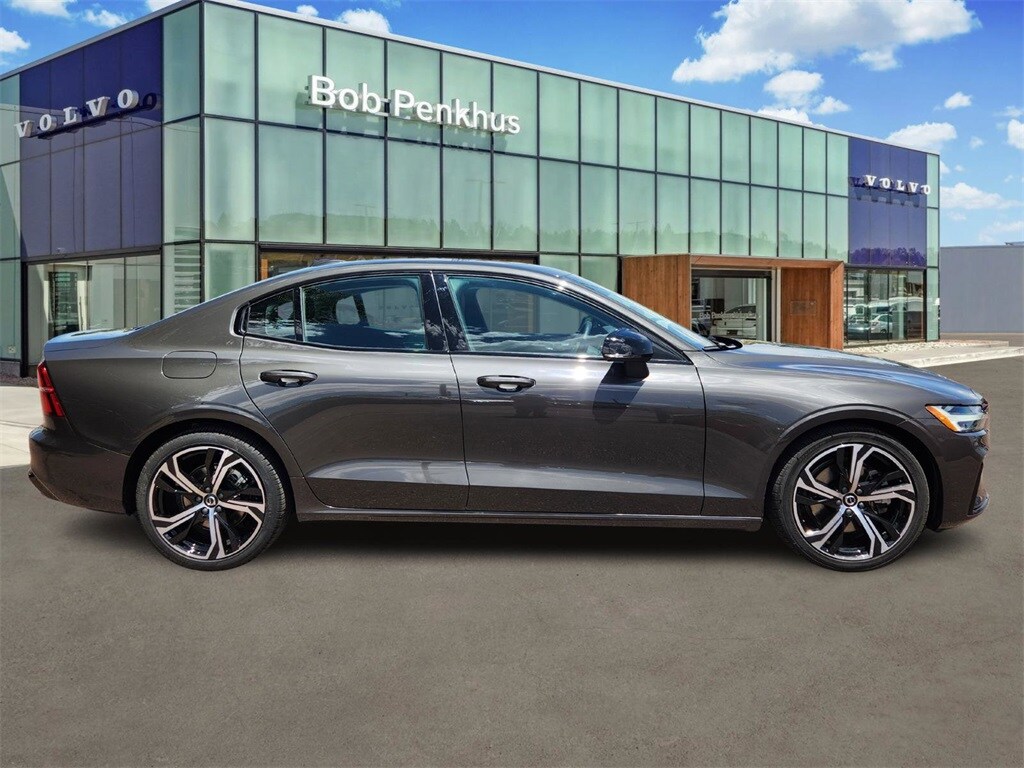 2025 Volvo S60 B5 AWD Core photo 2