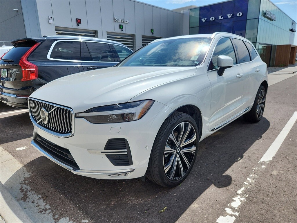 2023 Volvo XC60 B5 Ultimate photo 2