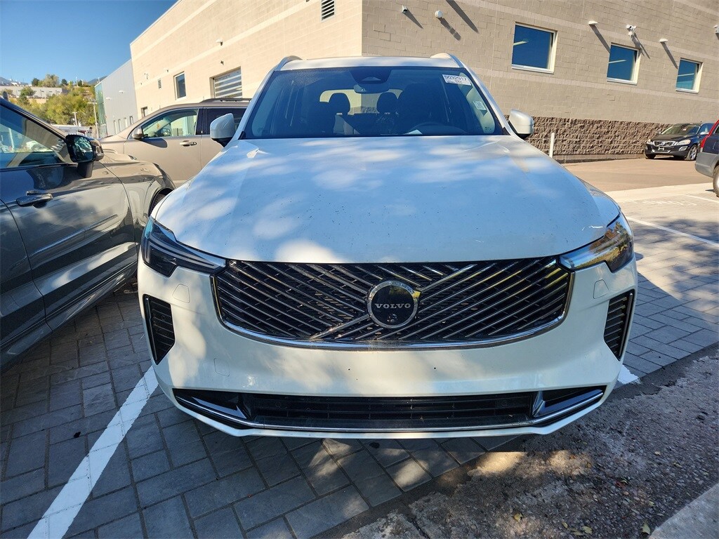 2025 Volvo XC90 Plus photo 2