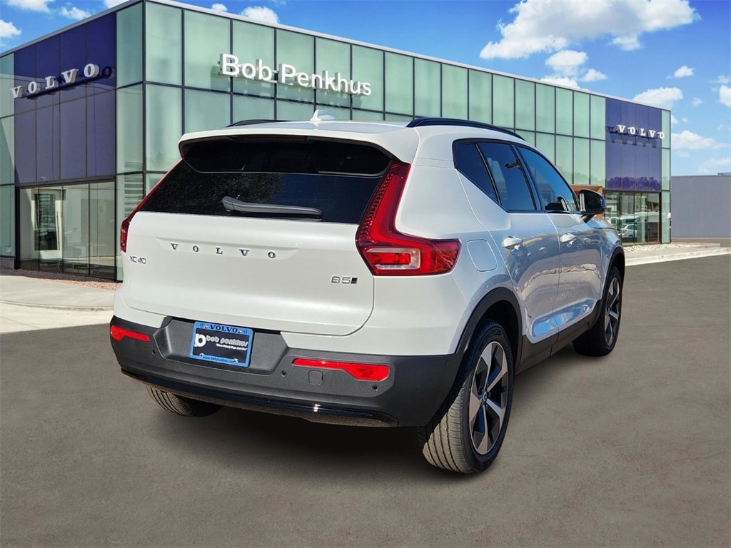 2026 Volvo XC40 AWD Plus photo 3