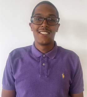 Staff member Davis from ID_b3b02135473b