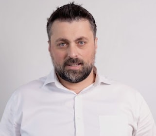 Staff member Nik from ID_b3b02135473b