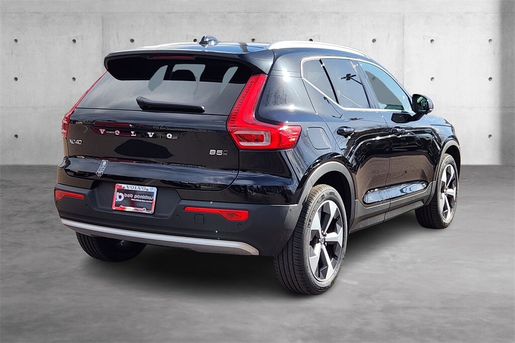 2025 Volvo XC40 Plus photo 3