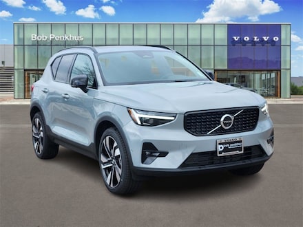 2025 Volvo XC40 B5 Ultra Dark Theme SUV