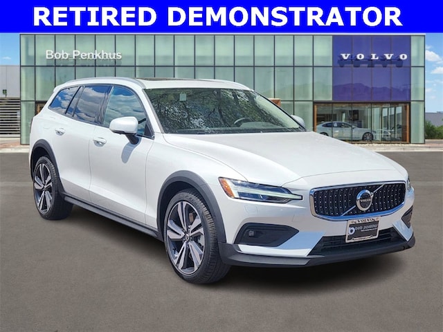2025 Volvo V60 Cross Country B5 Plus Wagon 2025 Volvo V60 Cross Country B5 Plus Wagon