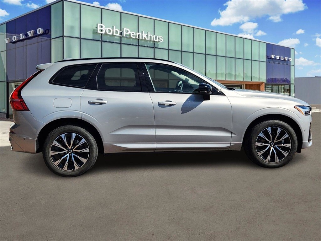 2025 Volvo XC60 B5 Plus photo 2
