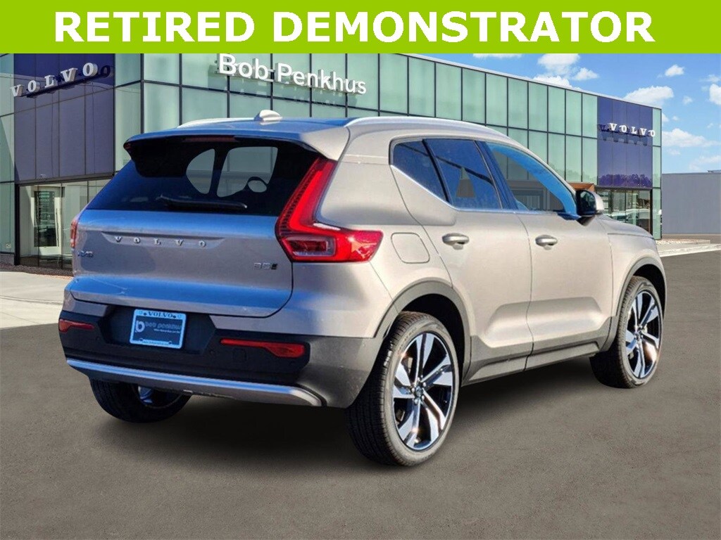 2025 Volvo XC40 Plus photo 3