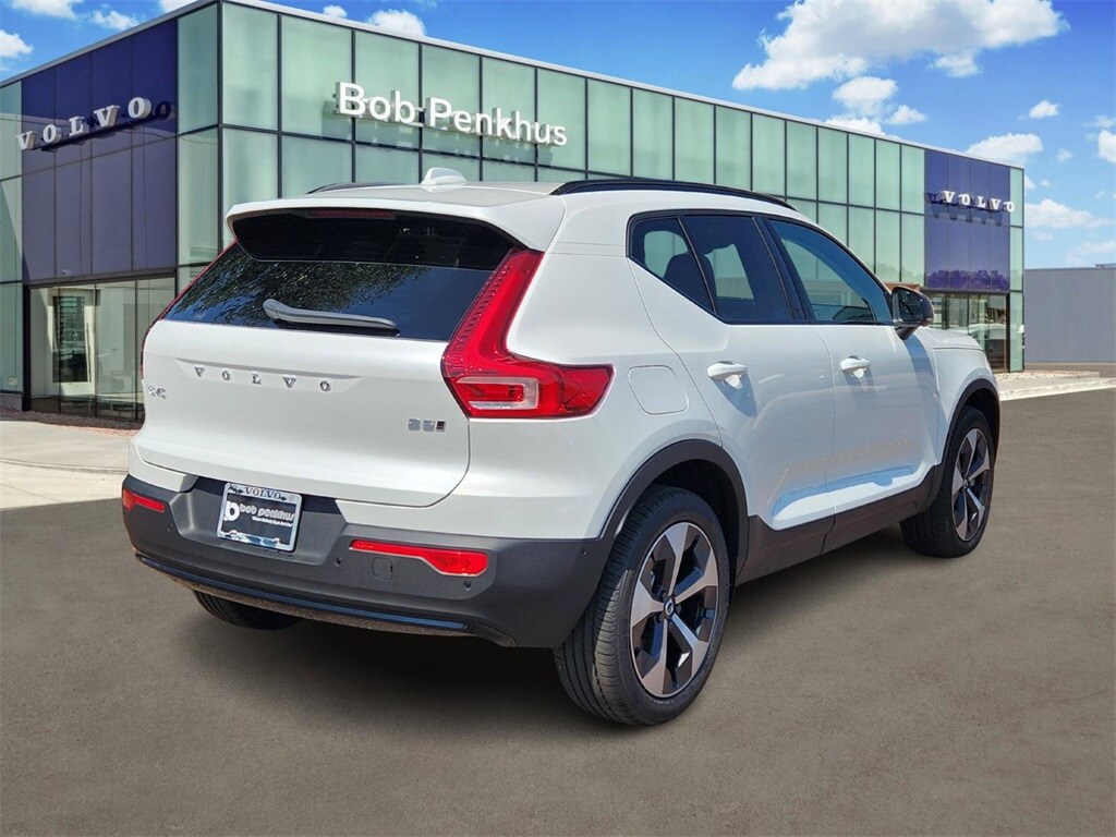 2026 Volvo XC40 Plus photo 3