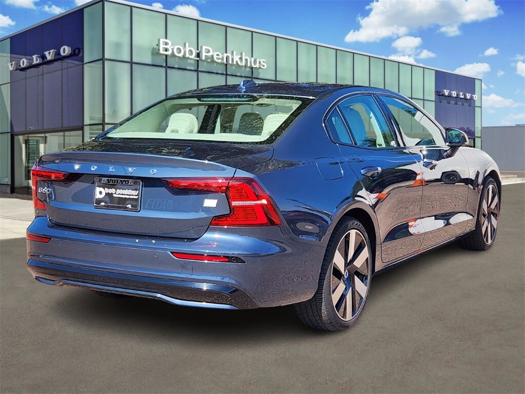 2024 Volvo S60 Recharge T8 Plus photo 3
