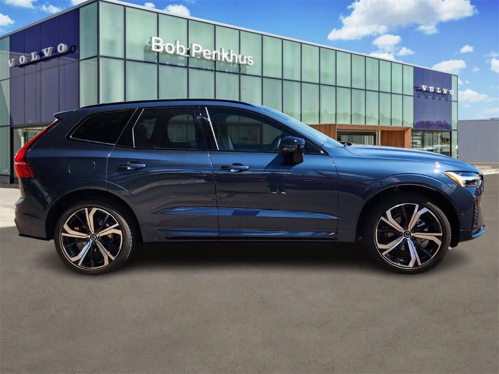 2025 Volvo XC60 B5 photo 2
