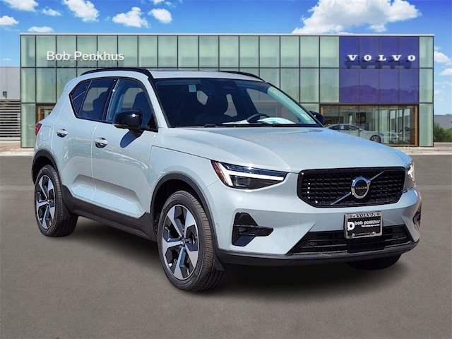2025 Volvo XC40 B5 Plus Dark Theme SUV