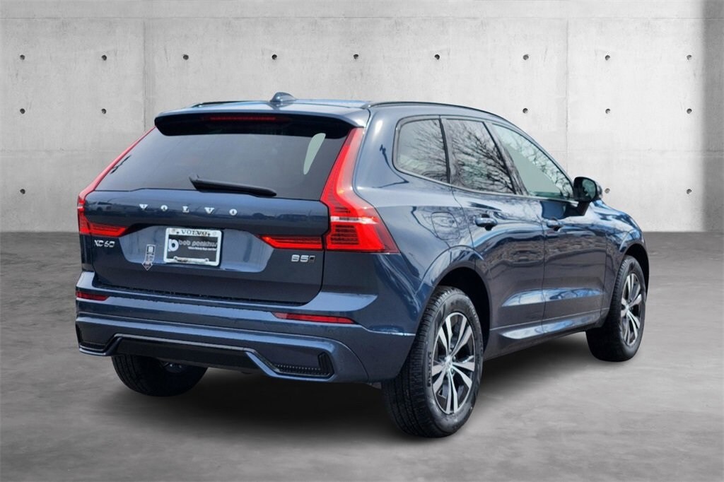 2025 Volvo XC60 B5 Core photo 3