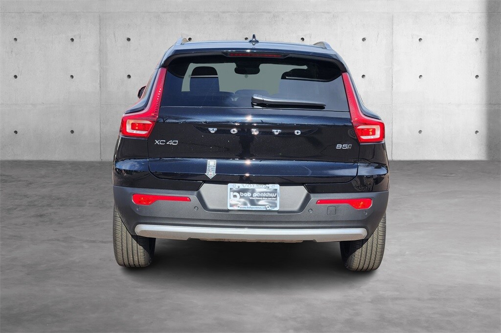 2025 Volvo XC40 Plus photo 4