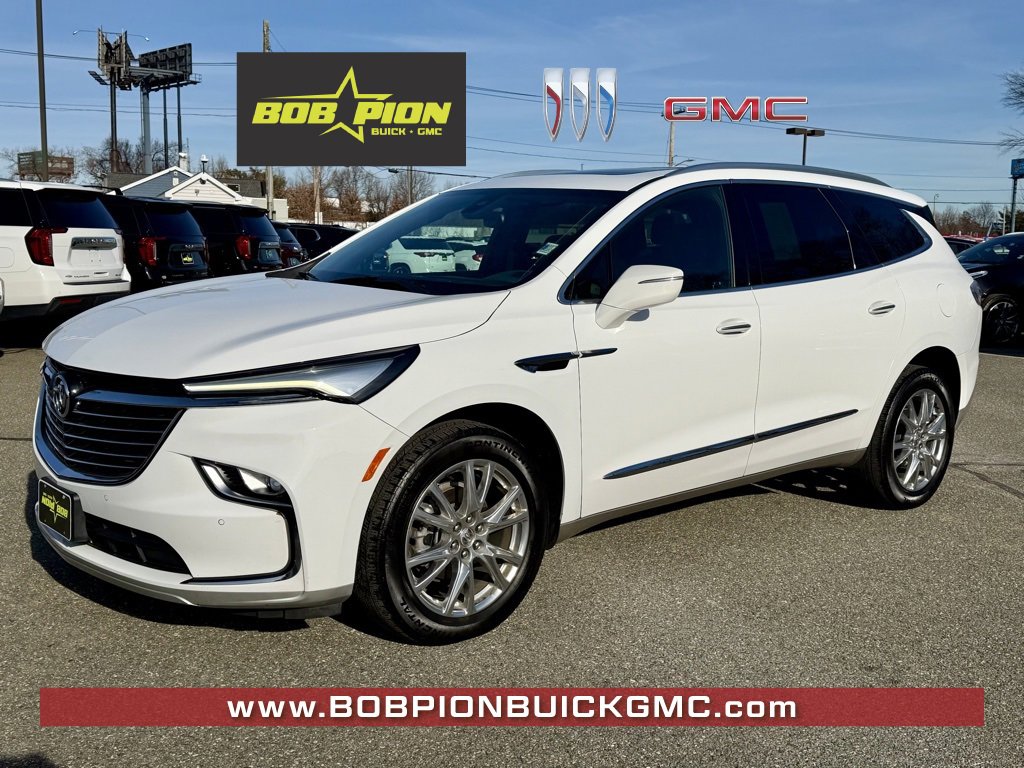 2023 Buick Enclave Essence's photo