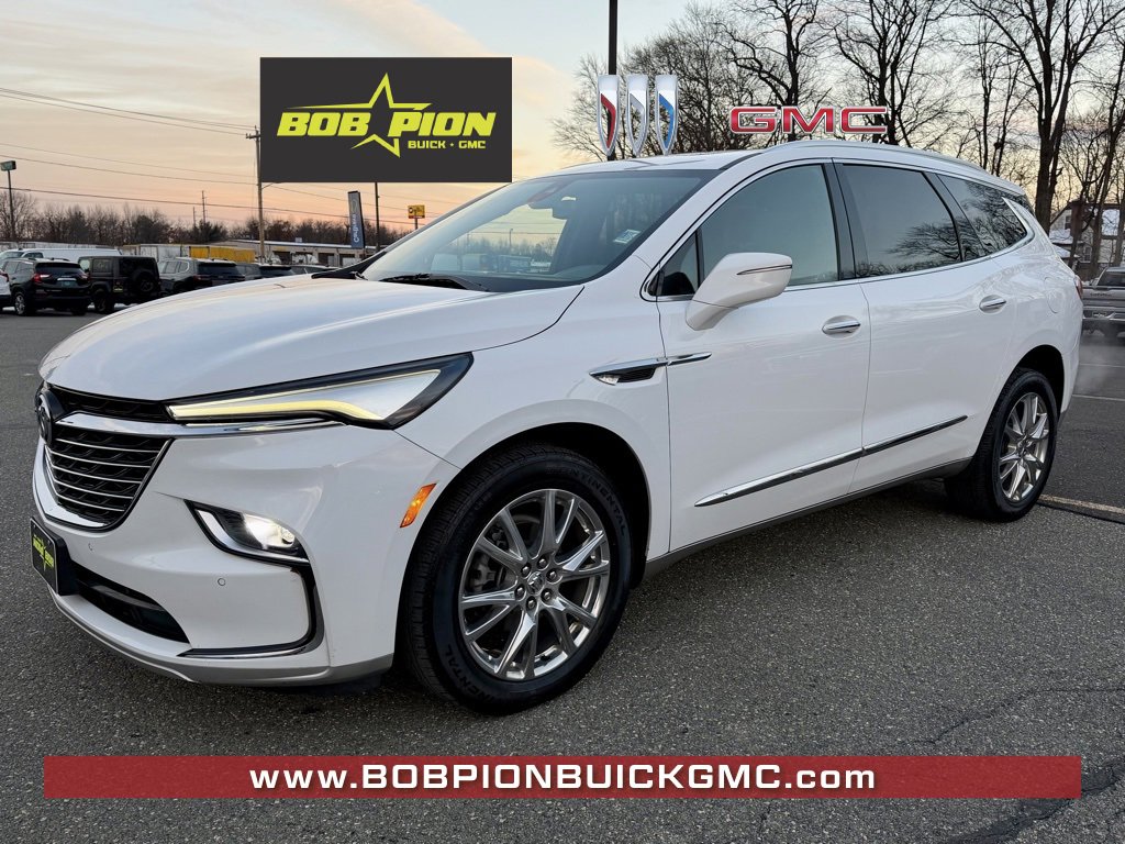 2023 Buick Enclave Essence's photo