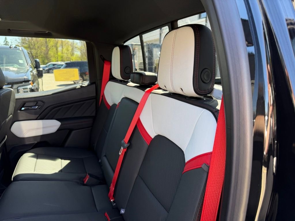 2026 GMC Canyon AT4X - Photo 10