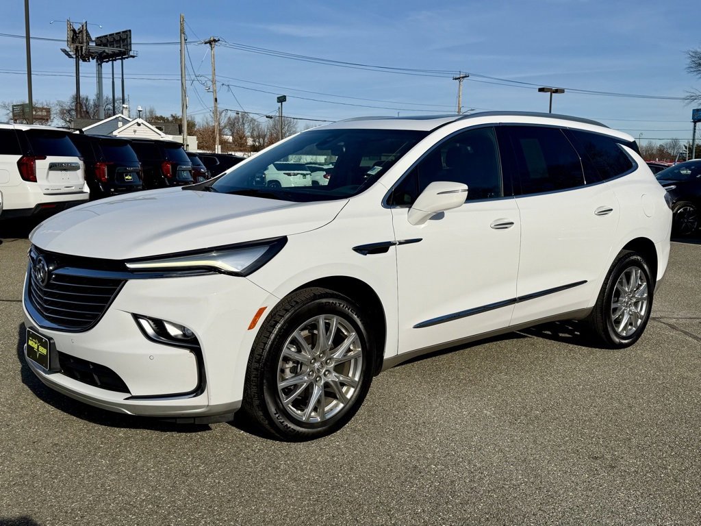 2023 Buick Enclave Essence's photo