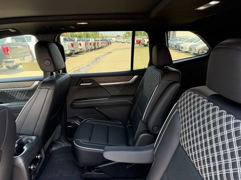 2026 GMC Acadia Denali - Photo 12