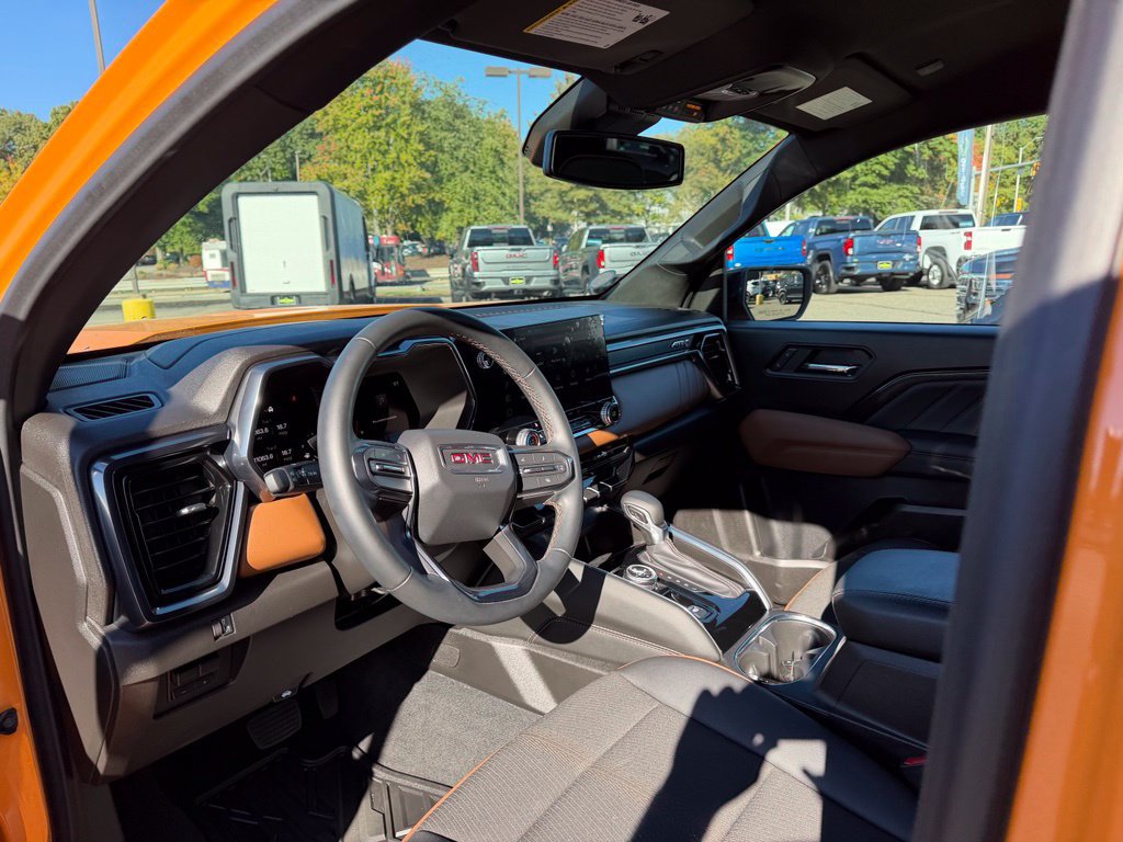 2025 GMC Canyon AT4 - Photo 17