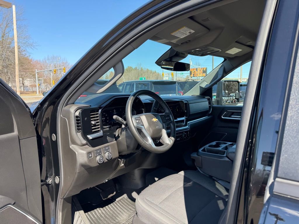2025 Chevrolet Silverado 2500HD LT - Photo 18