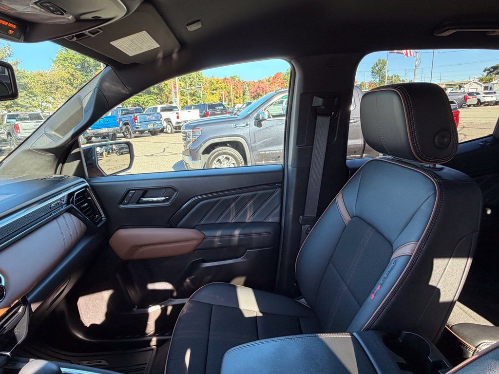 2025 GMC Canyon AT4 - Photo 23