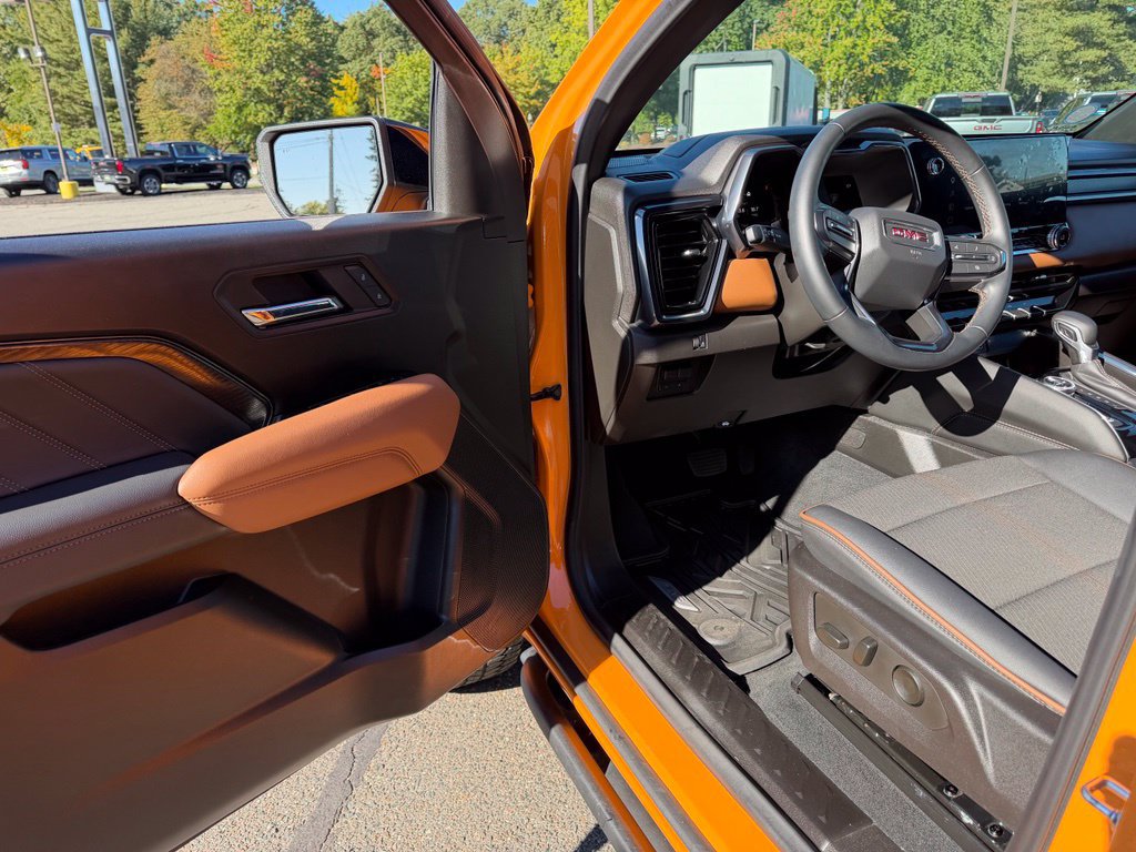 2025 GMC Canyon AT4 - Photo 18