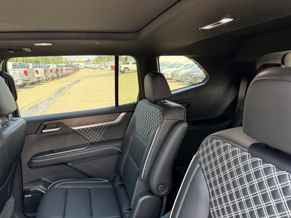 2026 GMC Acadia Denali - Photo 11