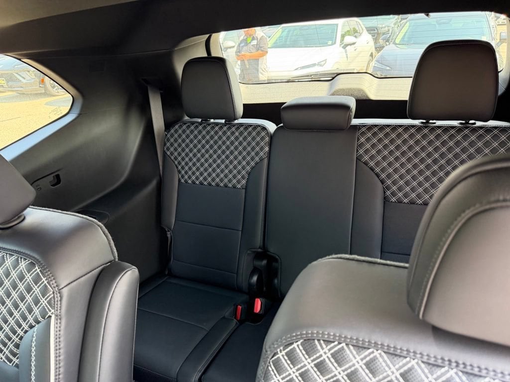 2026 GMC Acadia Denali - Photo 9