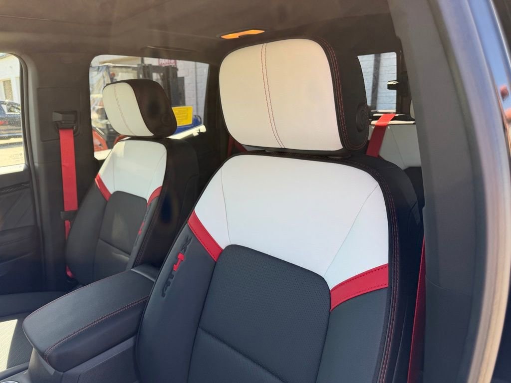 2026 GMC Canyon AT4X - Photo 15
