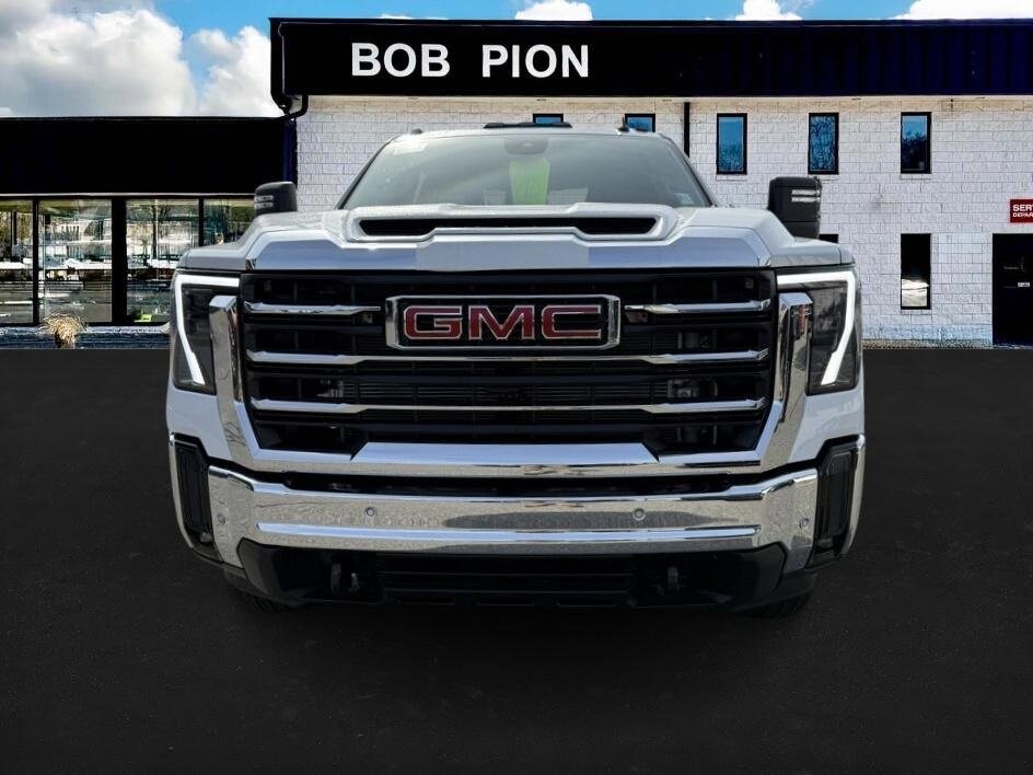 2026 Gmc Sierra 3500 HD SLE photo 2