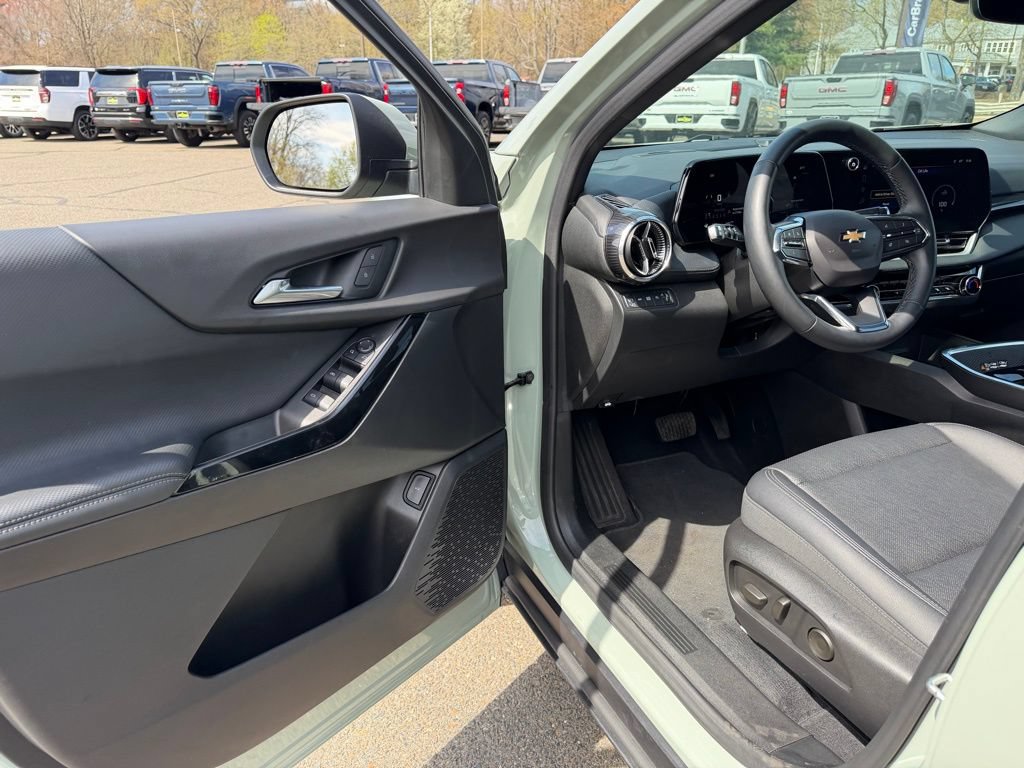 2025 Chevrolet Equinox LT - Photo 17