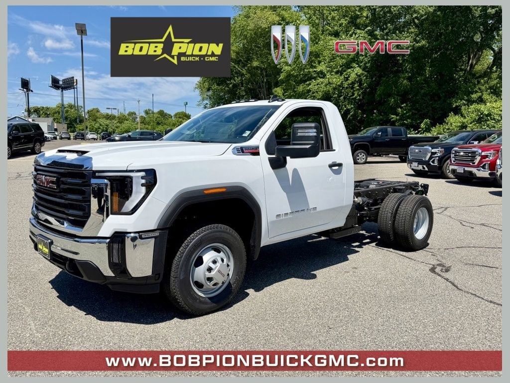2026 GMC Sierra 4WD Regular Cab Chassis LWB Pro's photo