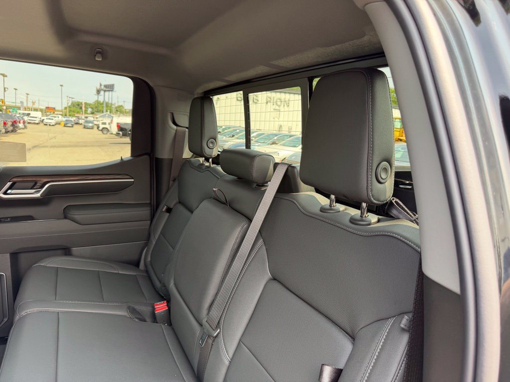 2026 GMC Sierra 1500 SLT - Photo 11
