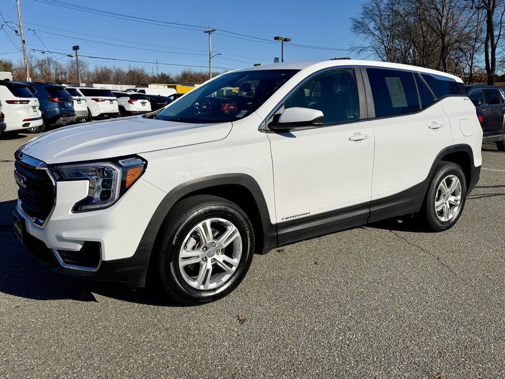 2024 GMC Terrain SLE's photo