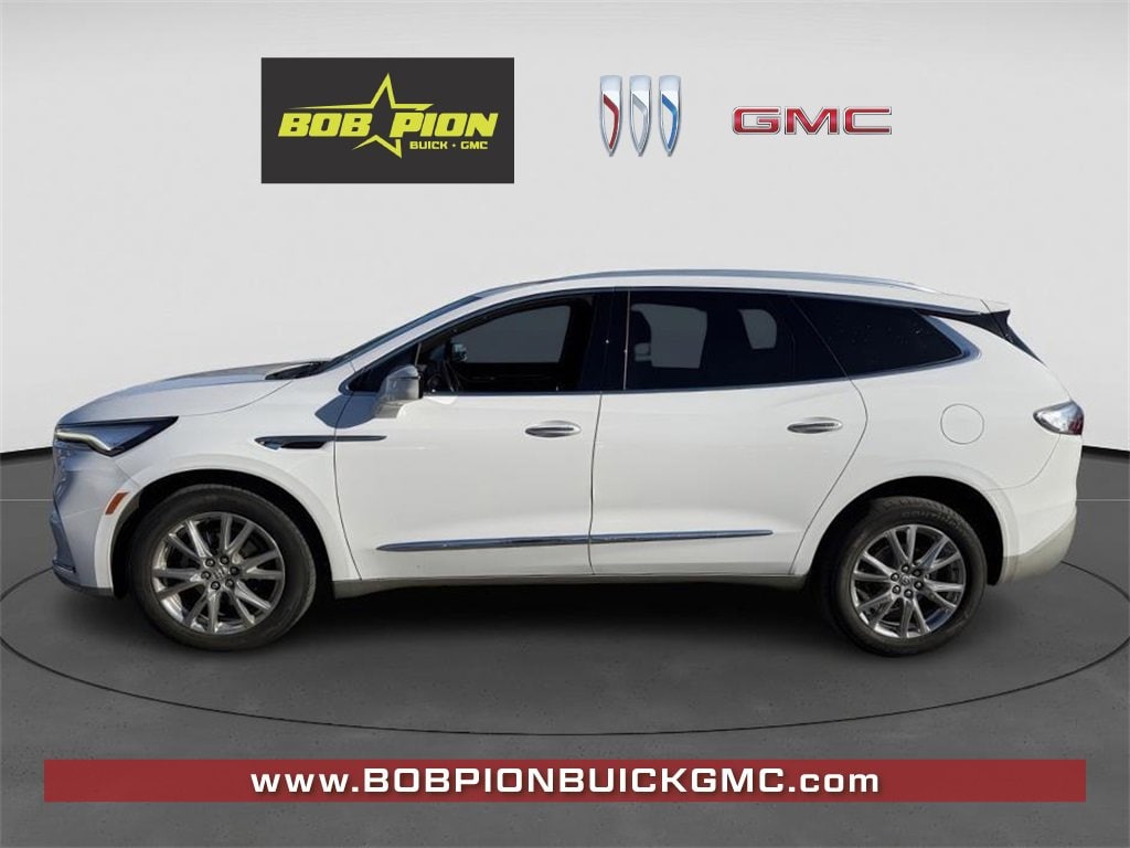 2023 Buick Enclave Essence's photo