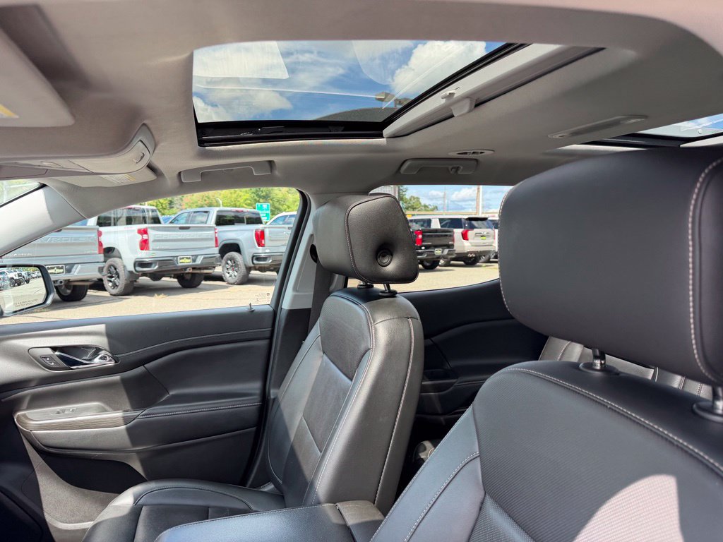 2023 GMC Acadia SLT - Photo 17