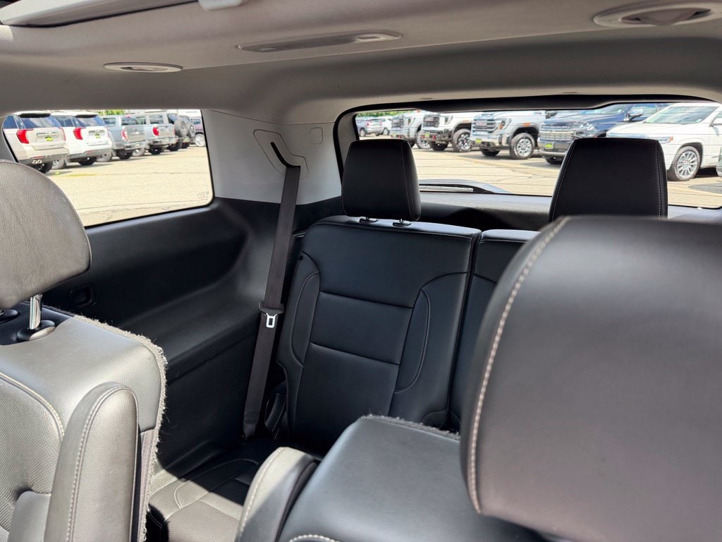 2023 GMC Acadia SLT - Photo 10