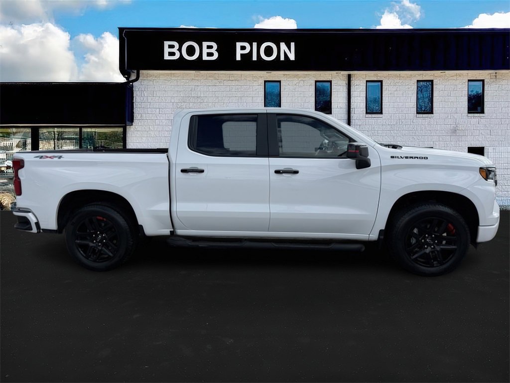 2024 Chevrolet Silverado 1500 RST photo 2