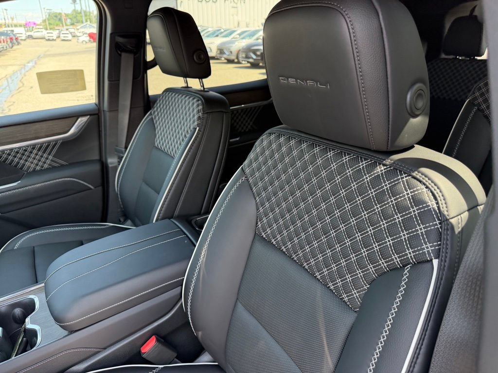2026 GMC Acadia Denali - Photo 15