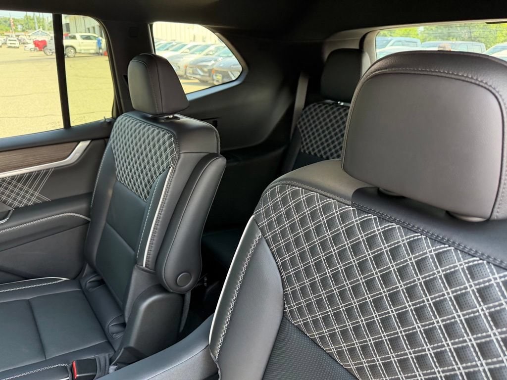 2026 GMC Acadia Denali - Photo 10